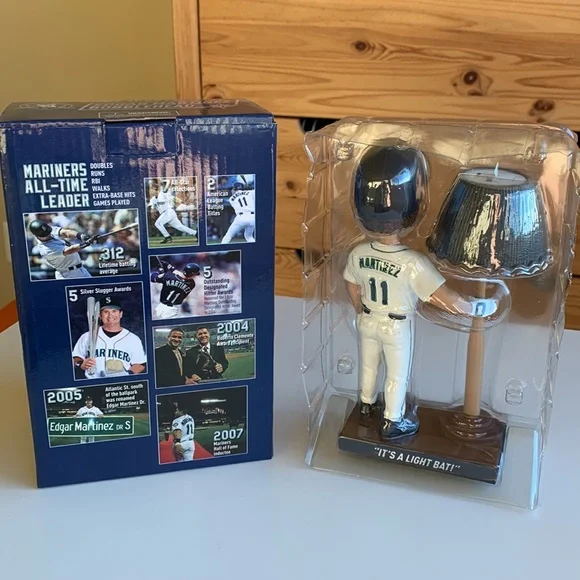 NIB Seattle Mariners 2017 Edgar Martinez Bobblehead “It’s A Light Bat!” - Picture 3 of 8